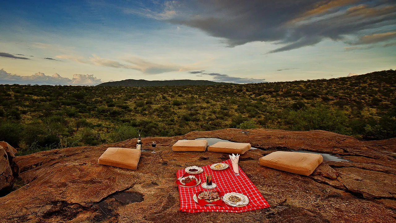 samburu-bush-lunchc71854d6-5a35-bedf-988c-9da9d4de1593.webp